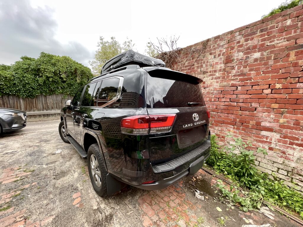 Toyota 300 Series with Yakima Rail Bars & Yakima Easytrip Roof Box